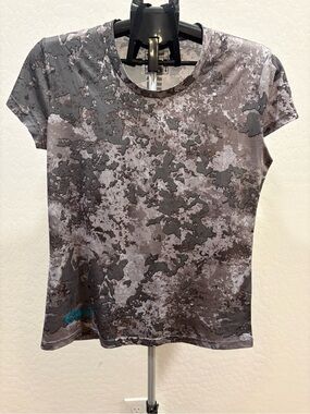 Girls With Guns Women’s Gray Camouflage Short-Sleeve Tee